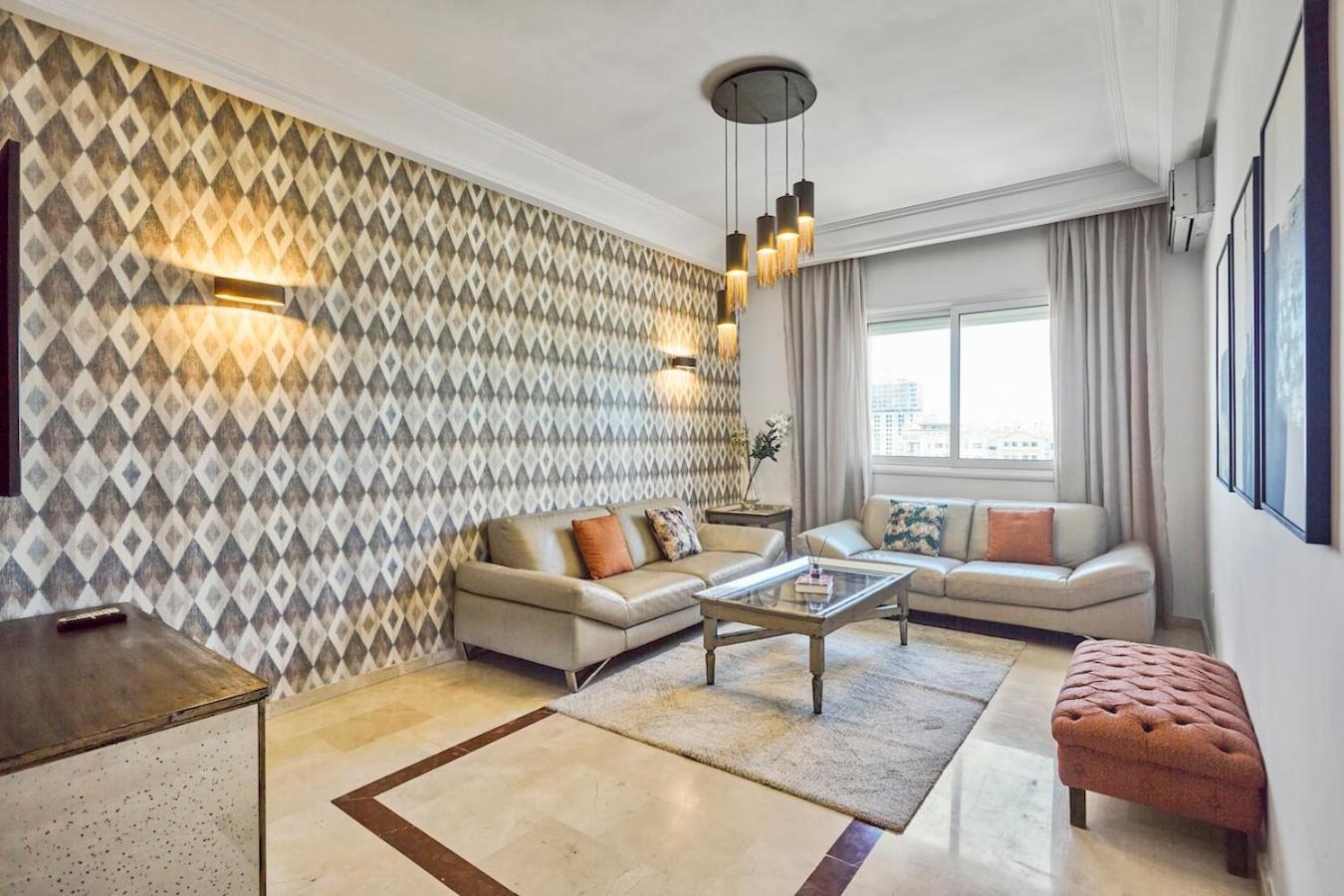 Appartamento Spacious 2 Bed Flat With Views And Free Parking