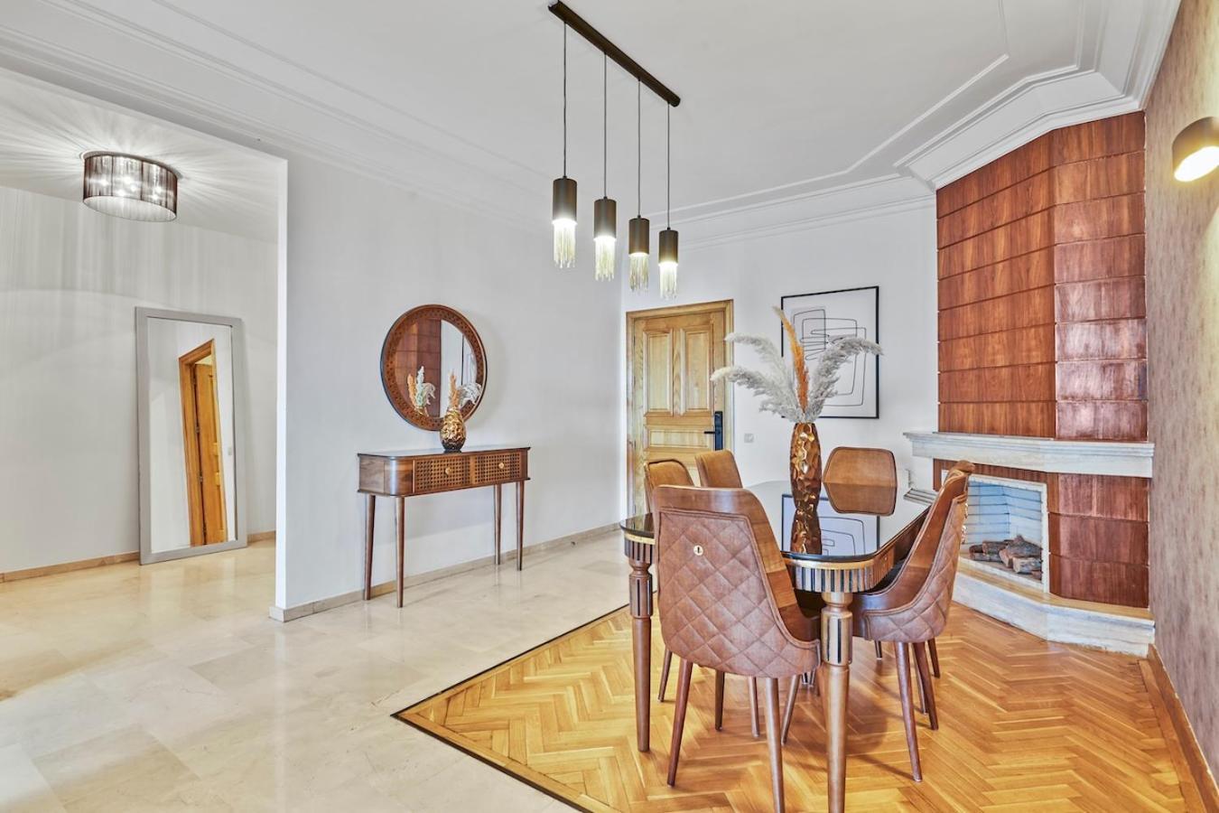 Spacious 2 Bed Flat With Views And Free Parking