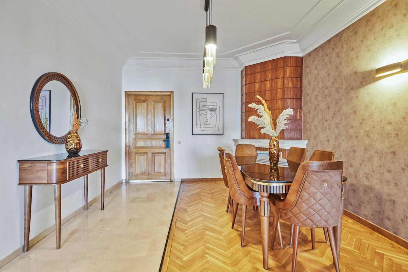 Spacious 2 Bed Flat With Views And Free Parking Appartamento